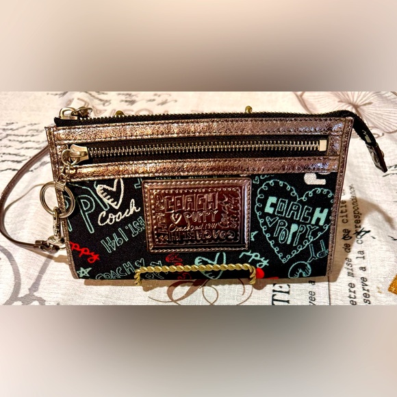Coach Handbags - LARGE COACH POPPY WRISTLET